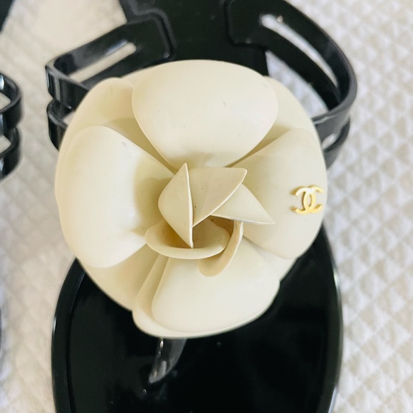 CHANEL CAMELLIA SANDALS Size 37 - Picture 14 of 16
